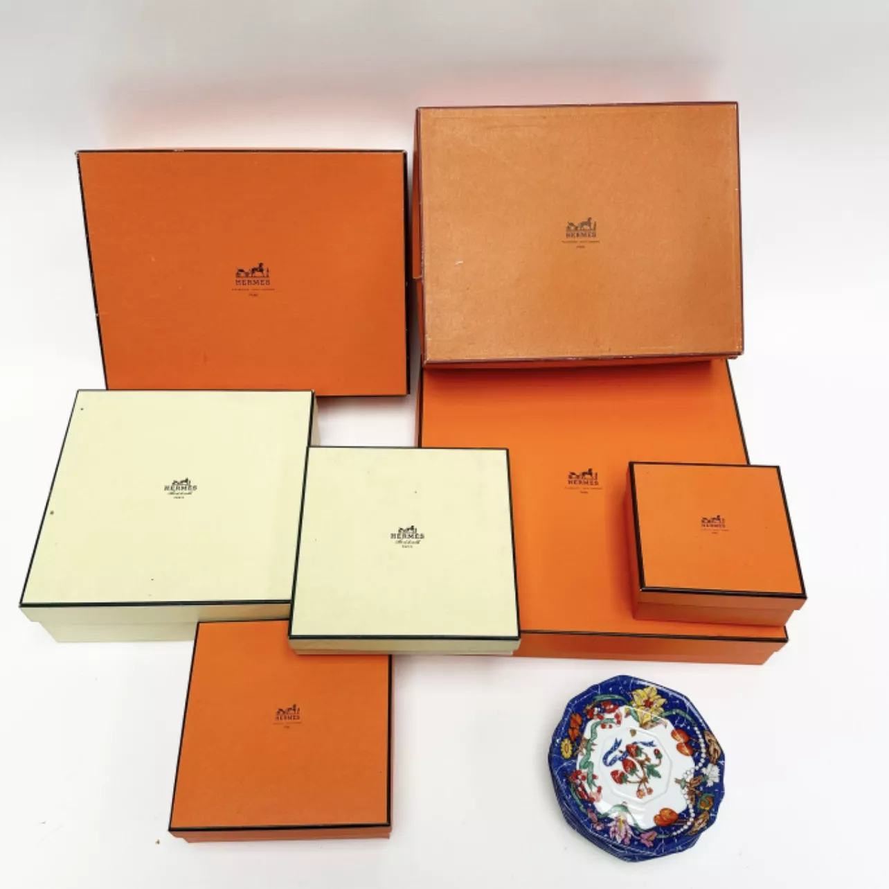 Hermès, bo&icirc;tes oranges classique et bo&icirc;tes "art de la table"