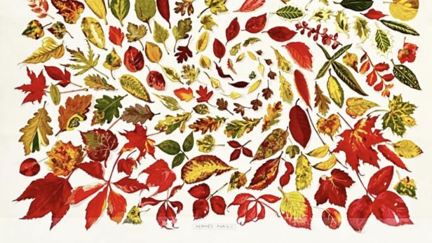 HERMES PARIS, Suite de deux carré en twill de soie modèle Tourbillons réalisé par Christiane Vauzelle.