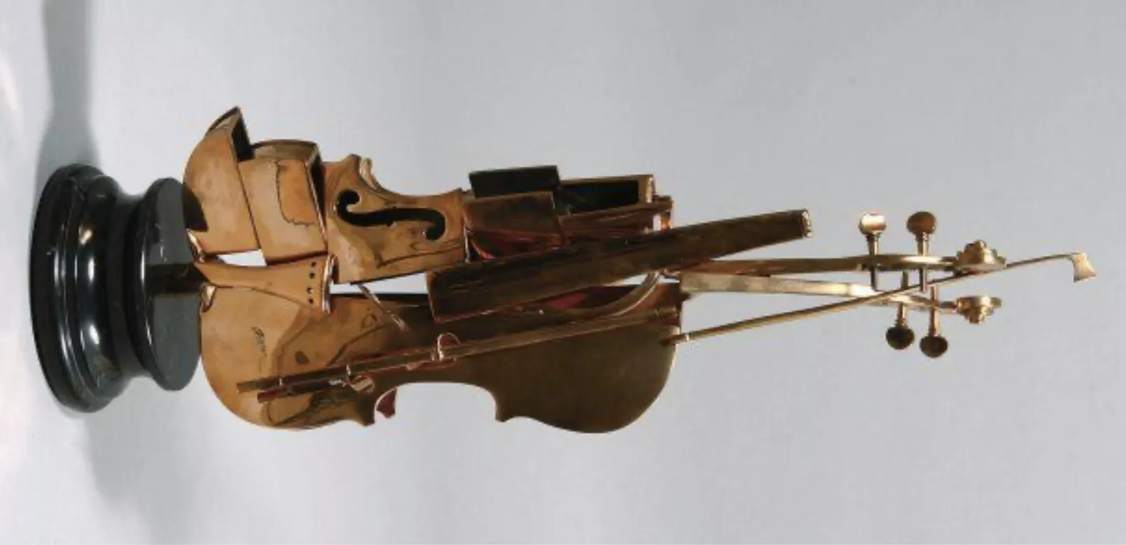 Arman, sculpture de la s&eacute;rie Col&egrave;res