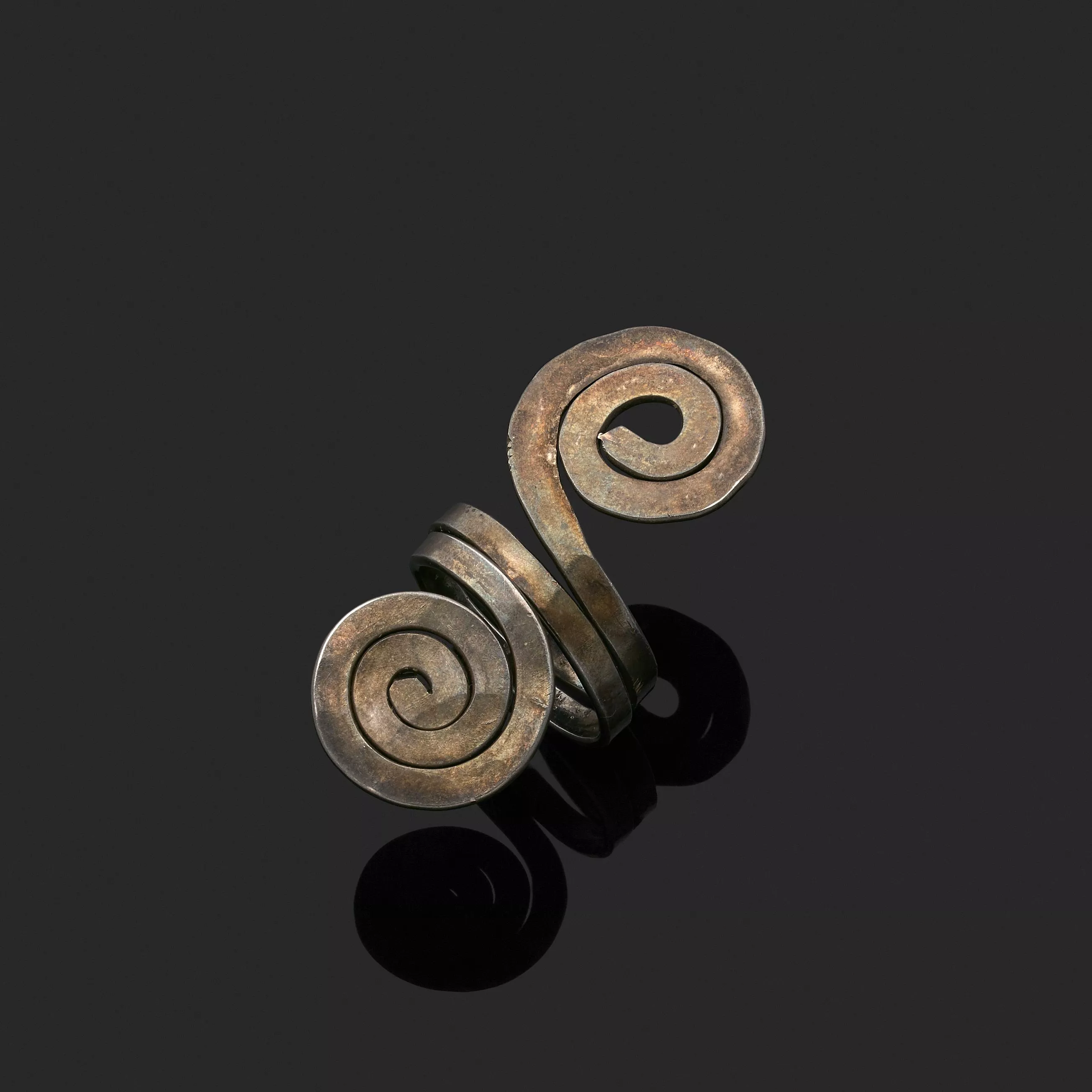 Calder, bague en laiton