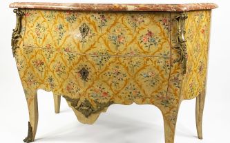 Commode galbée d'époque Louis XV en marqueterie