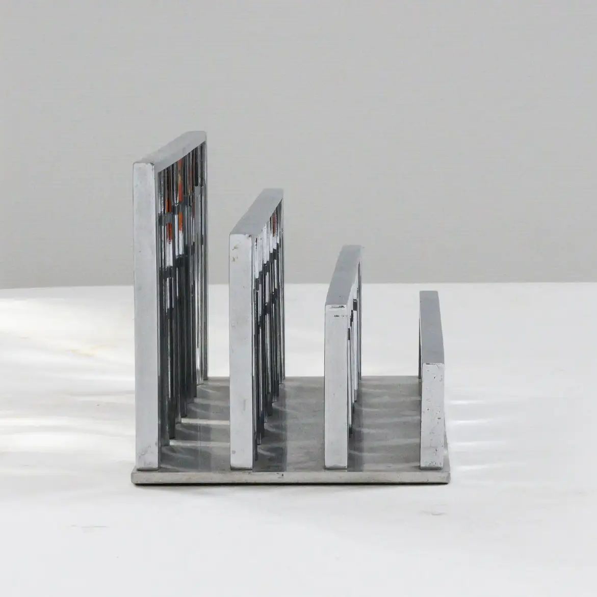 Adnet, porte-lettres en métal