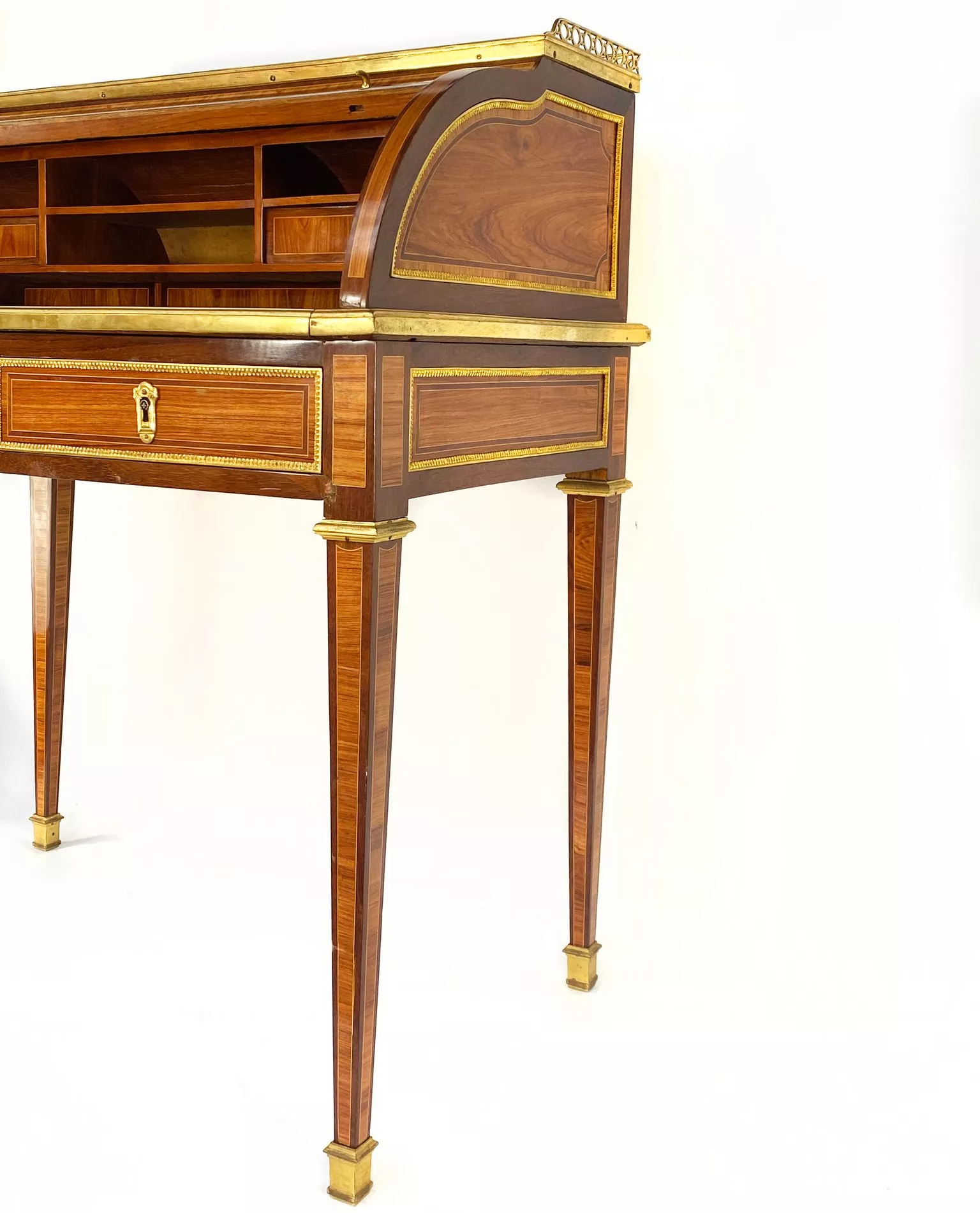 Bureau cylindre &eacute;poque Louis XVI en acajou