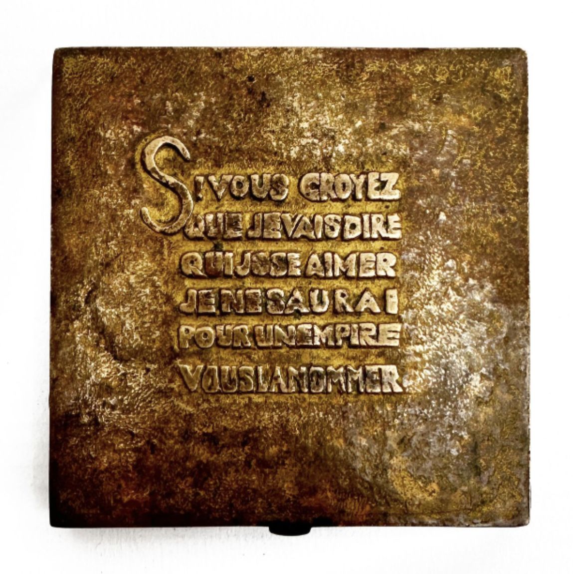 Vautrin, poudrier en bronze (vers de Musset)