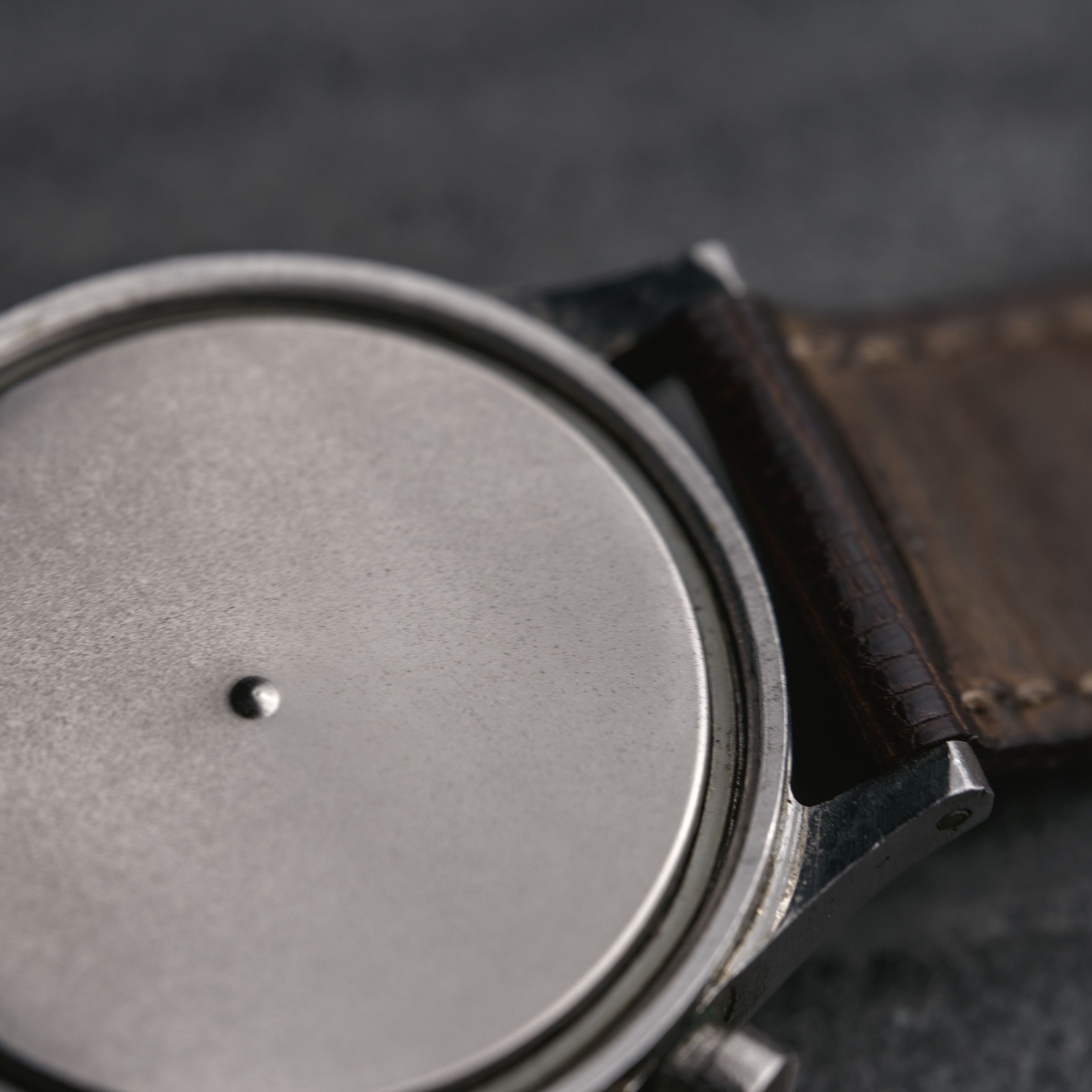 Arrière d'une montre Movado chronographe