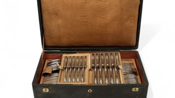 Henri SOUFFLOT  Partie de ménagère en argent (950°/00) de 84 pièces