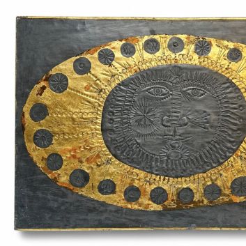 Roger CAPRON (1922-2006) Panneau décoratif mural, circa 1968, de forme rectangulaire à décor d’un visage stylisé