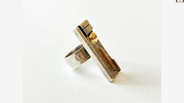 Jean DESPRES (1889-1980), Bague en argent (800) au décor moderniste