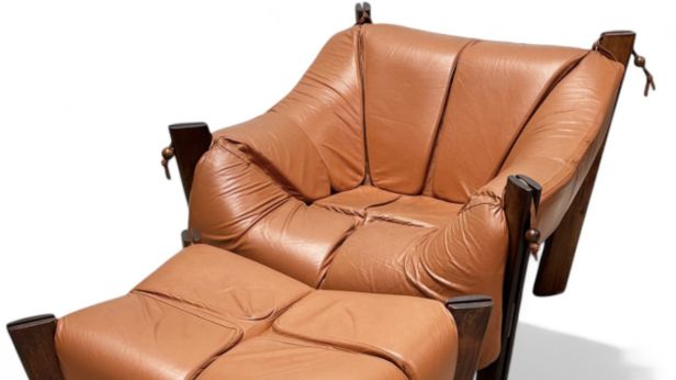 Percival LAFER (né en 1936) Fauteuil modèle MP 211 et son repose-pieds, circa 1975