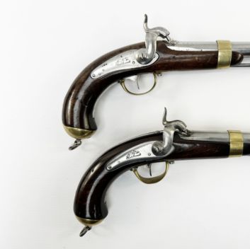 Deux pistolets de marine à percussion modèle 1837