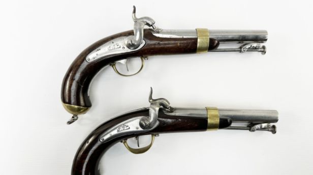 Deux pistolets de marine à percussion modèle 1837