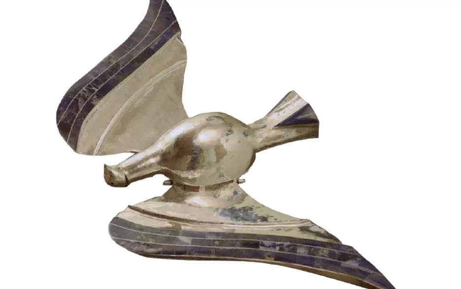 Goudji, oiseau sculpt&eacute; &agrave; partir d'une feuille d'argent