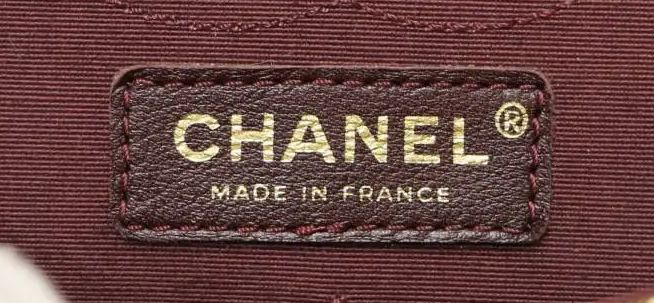 Étiquette cousue par la maison à l'intérieur du sac