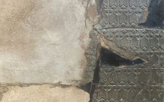 Tapies, composition mixte