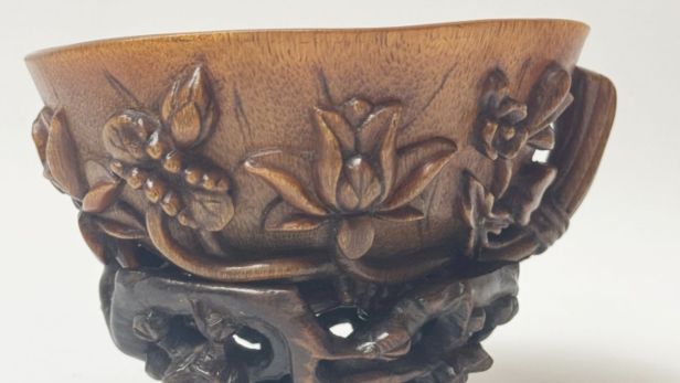 CHINE, XIXe siècle Rare coupe libatoire en corne de rhinocéros