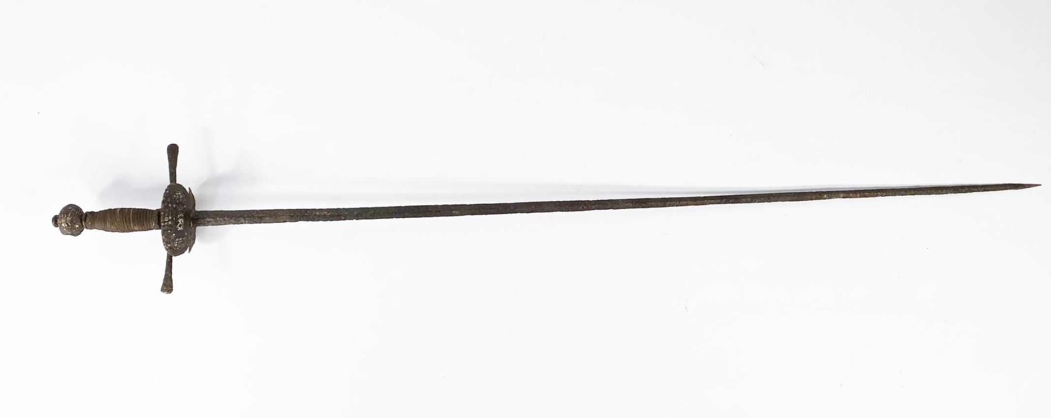 Épée rapière d'époque Louis XIII vendue par Auctie's