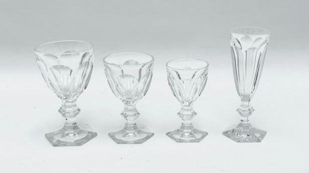 BACCARAT Service de verres en cristal taillé modèle Harcourt