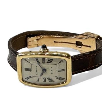 CARTIER TANK INCURVÉ PARIS Montre bracelet de dame en or 18K (750 millièmes)