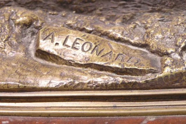 Signature sur bronze de Agathon L&eacute;onard