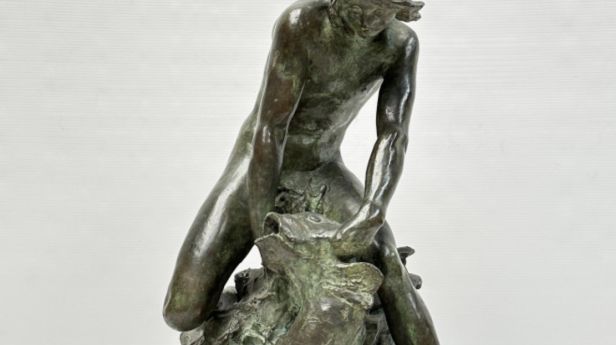 Raoul LARCHE (1860-1912) Le pêcheur, Bronze à patine verte