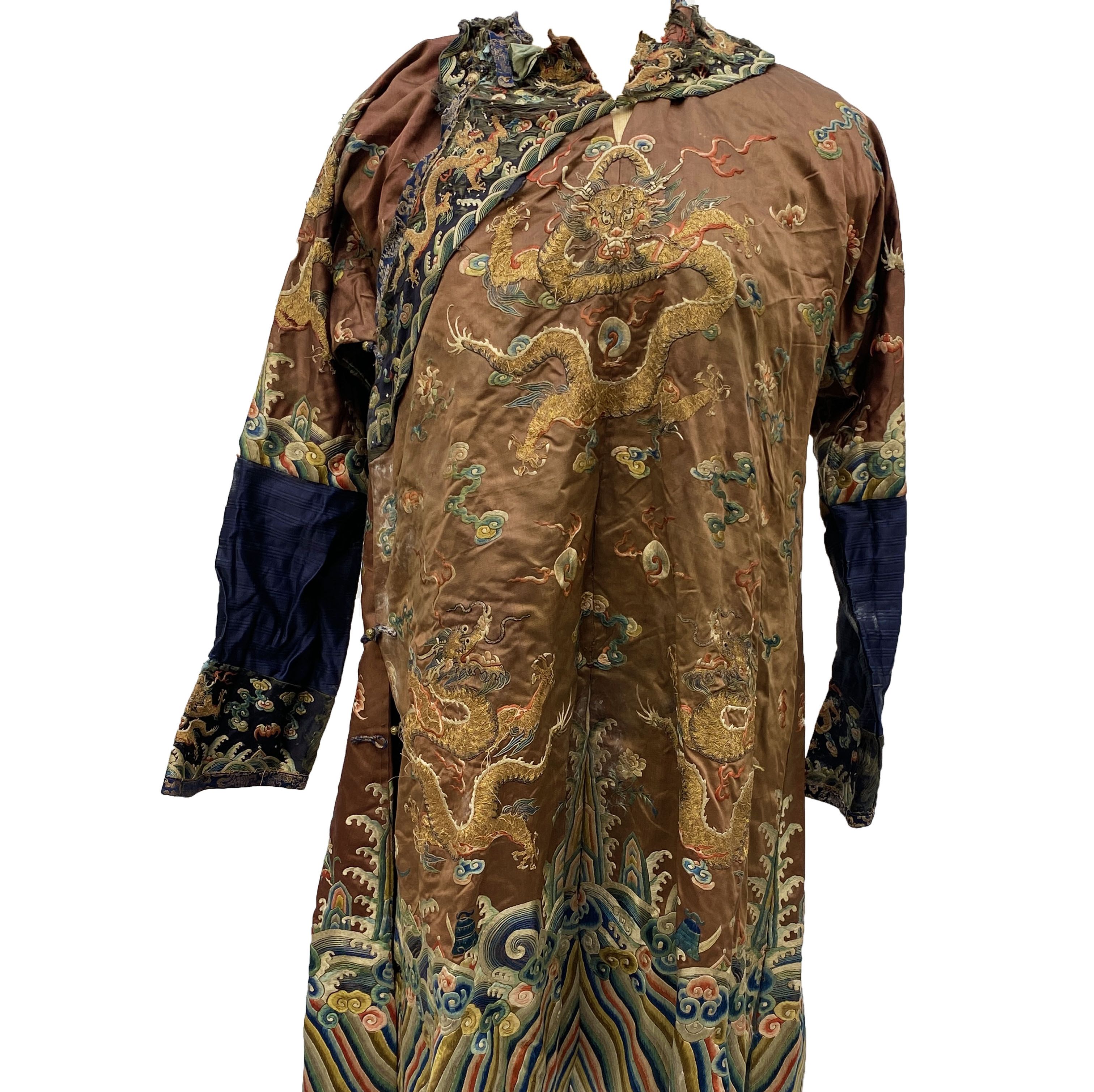 Chine, tenue de cour en soie, XIXème siècle