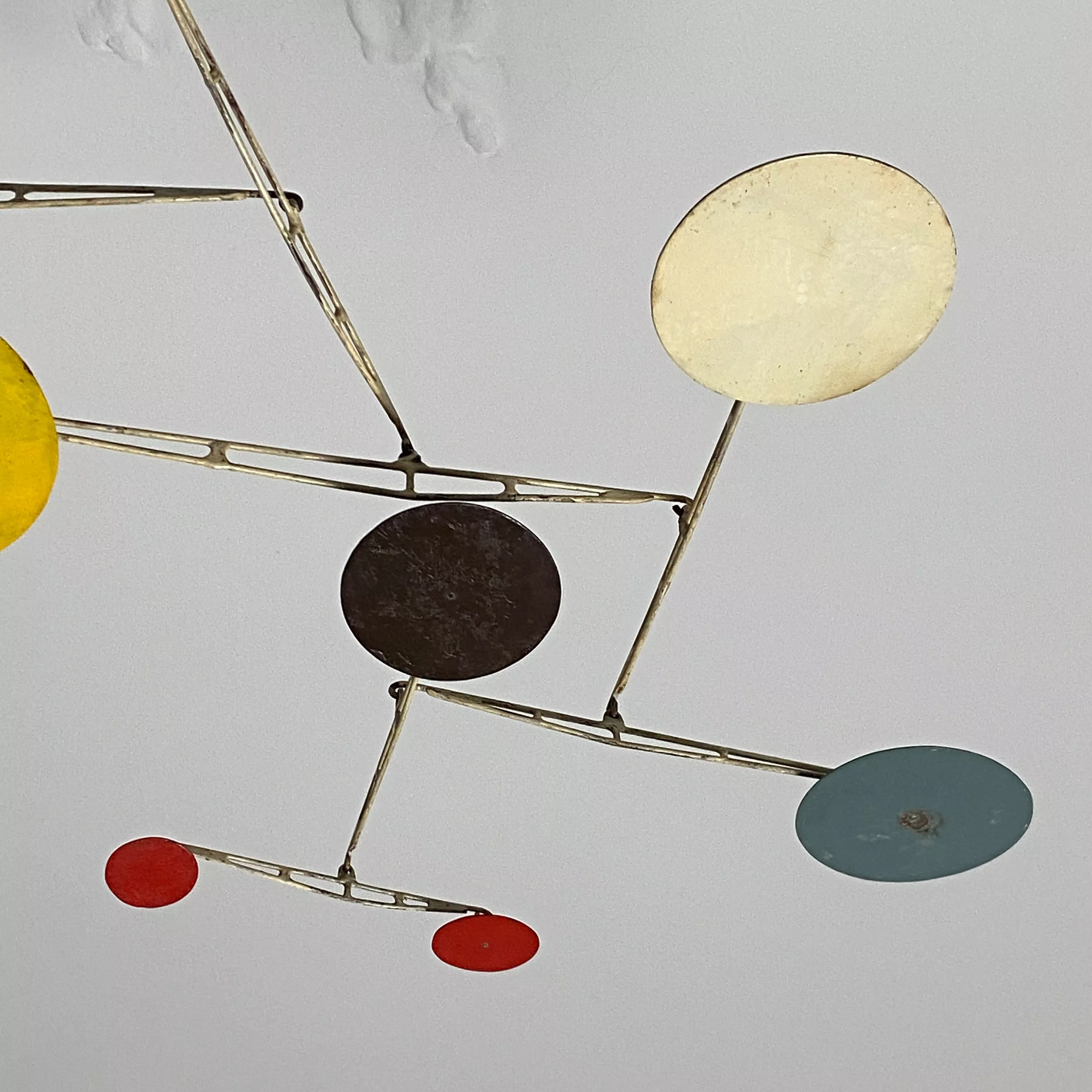 D'apr&egrave;s Calder, mobile en acier