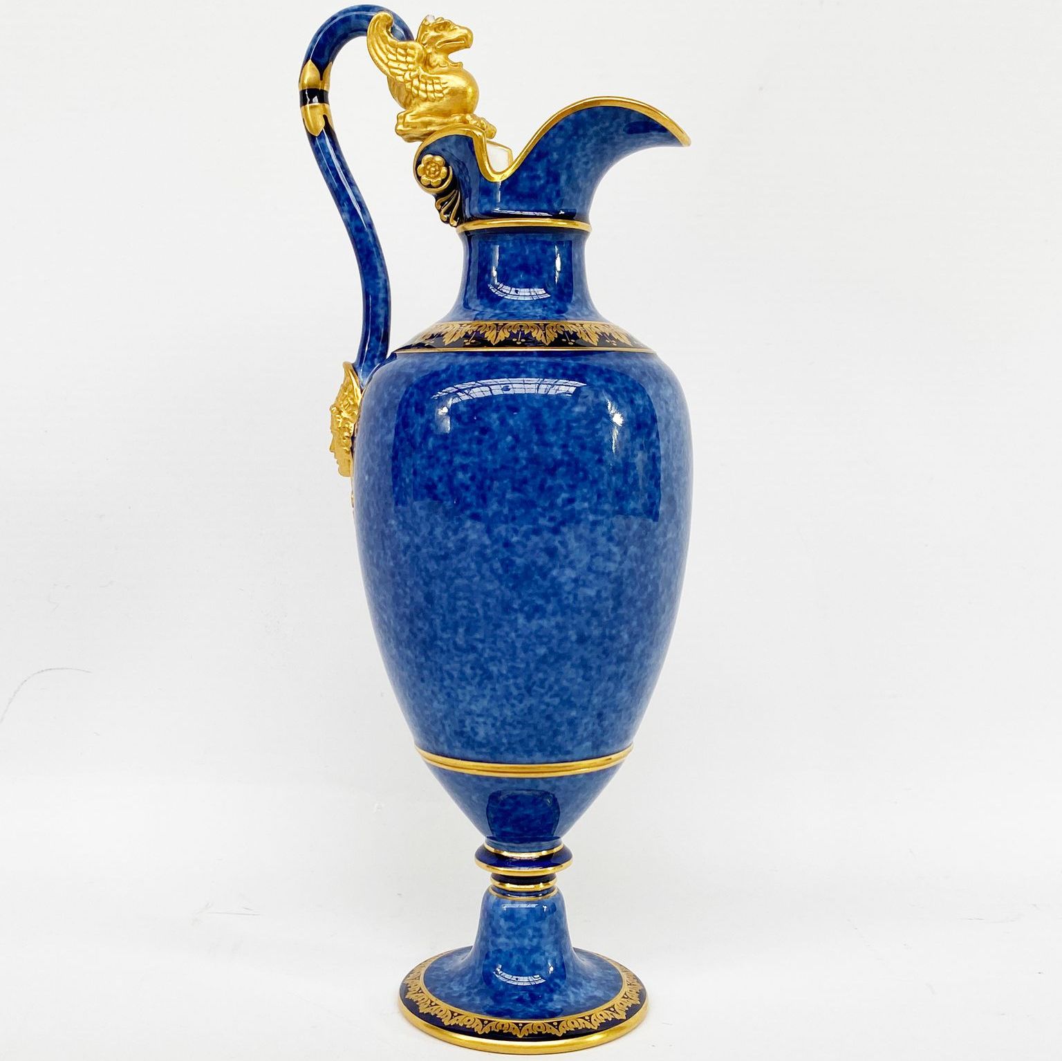 Carafe en porcelaine, bleu de Sèvres