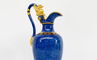 Carafe en porcelaine, bleu de Sèvres