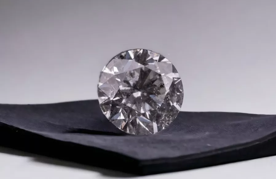 Diamant naturel poli de 1,47 carats