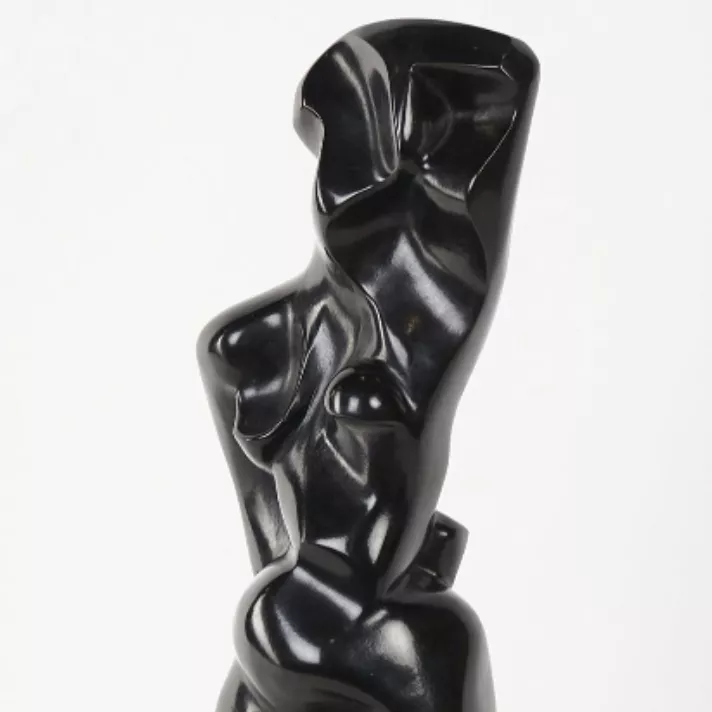 Katarzyna Kobro, sculpture en bronze