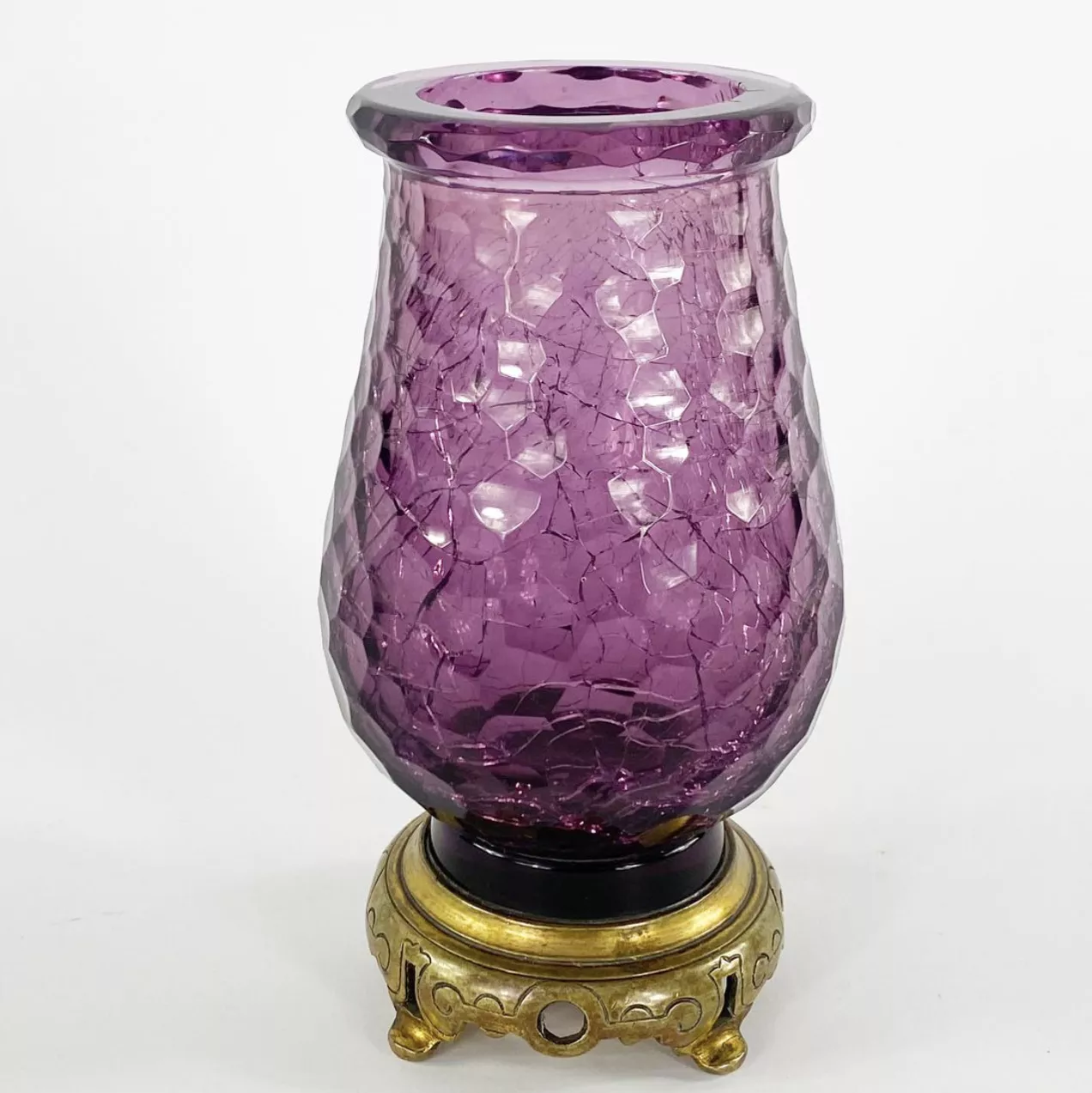 Baccarat, vase en cristallerie color&eacute;e