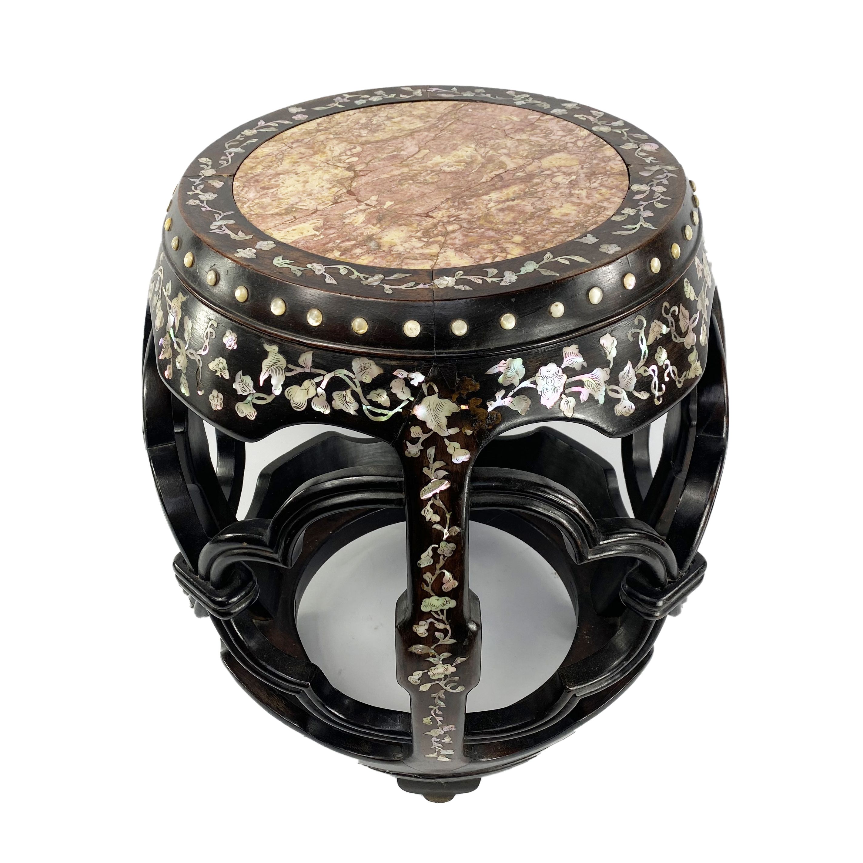 Chine (Début XXème siècle), guéridon à incrustation de nacre