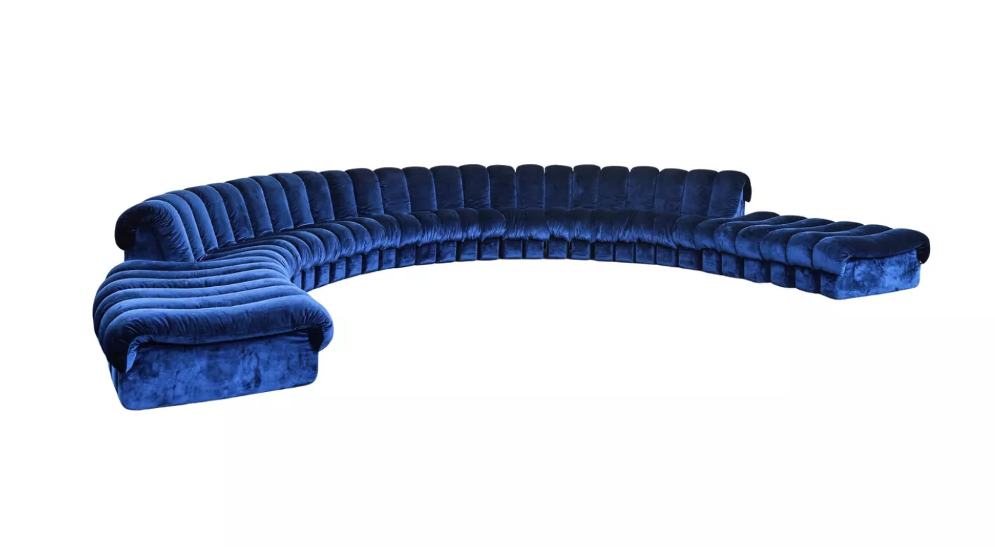 Ueli Berger, canap&eacute; modulable en velours bleu