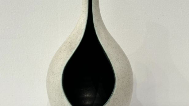 Pol CHAMBOST (1906-1983) Vase modèle 1068 dit goutte, circa 1955