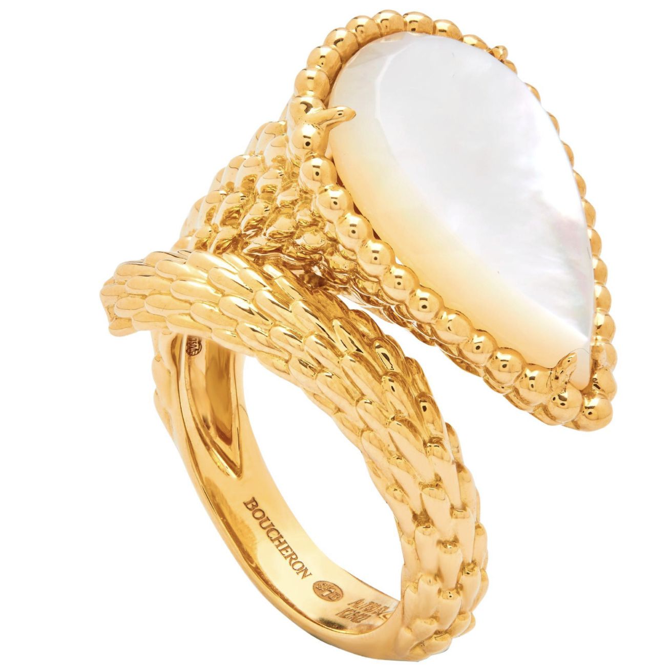 Boucheron, bague serpent de boh&egrave;me en or et nacre