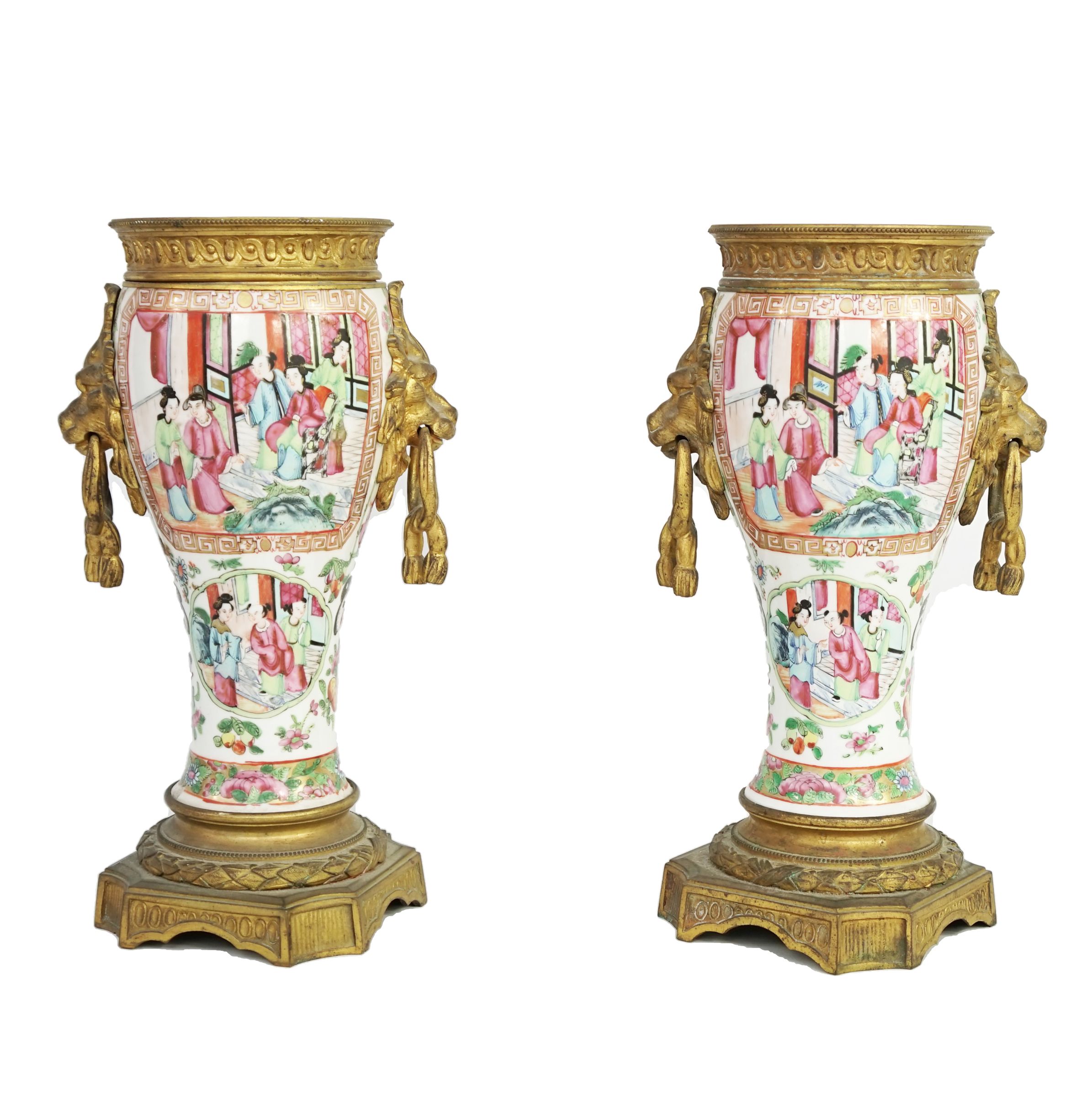 Chine (fin XIXème), paire de vases en porcelaine