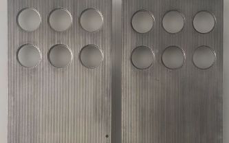 Jean Prouvé, porte en métal avec hublots