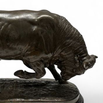 Isidore BONHEUR (1827-1901) "Taureau tête baissée" Bronze à patine brune sur un socle en bois noirci
