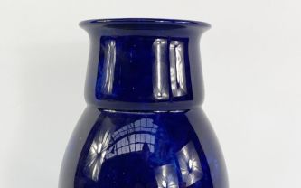 Sèvres, vase en porcelaine bleu