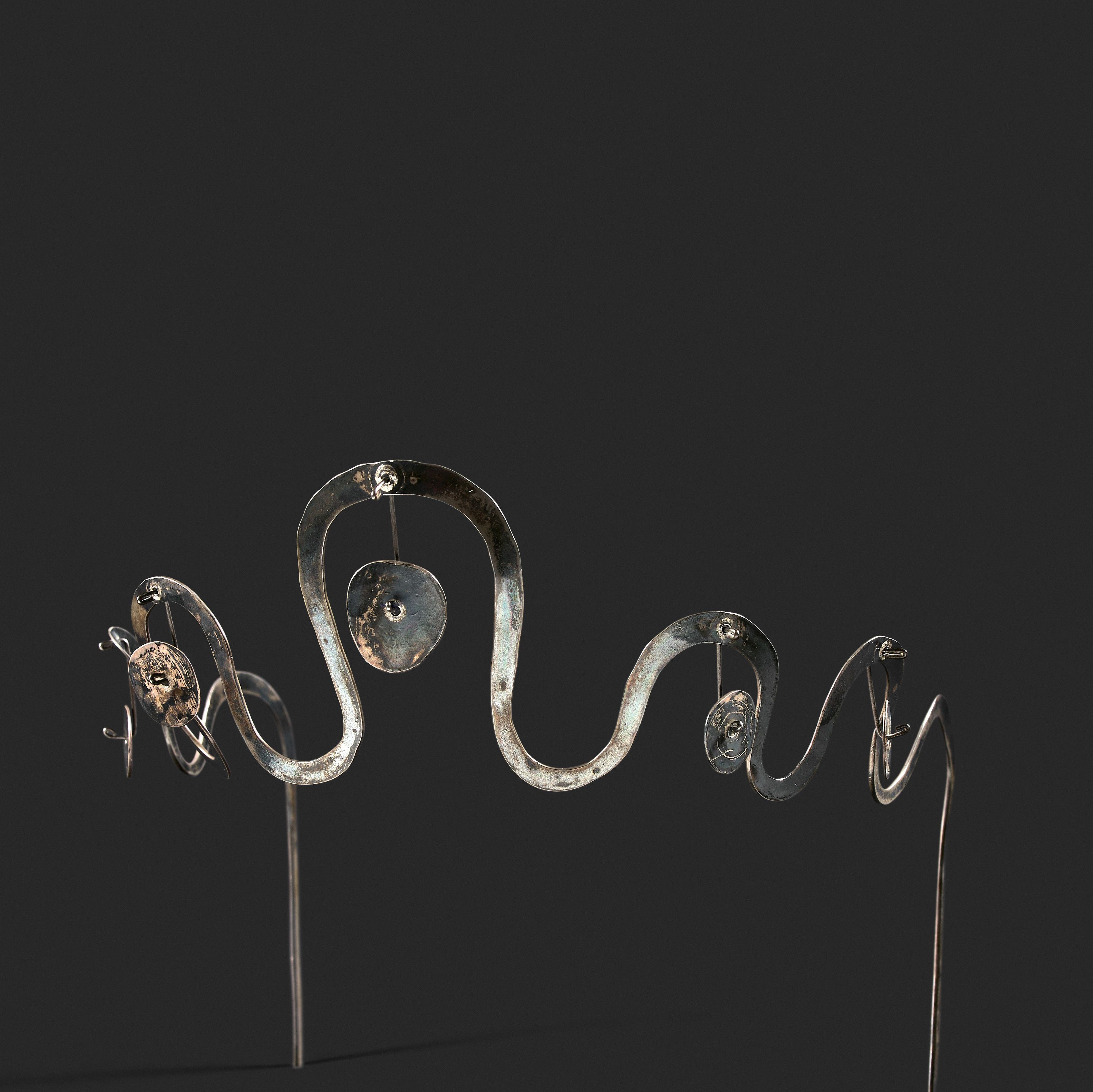 Calder, tiare en laiton