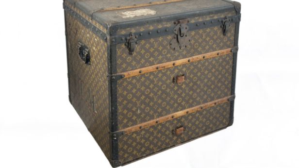 Louis VUITTON, Malle de voyage cubique en toile enduite monogrammée au pochoir