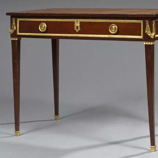 Petit Bureau d'&eacute;poque Louis XVI