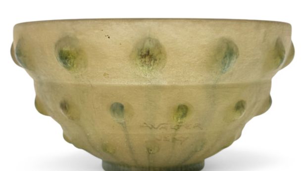 Amalric WALTER (1869-1959) et JEAN ADNET (1900-1995), Coupe en pâte de verre à décor en haut relief