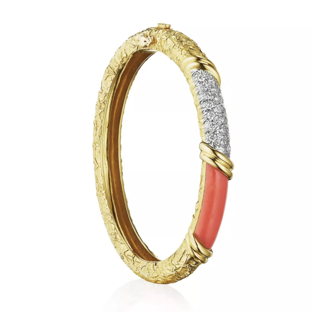 Van Cleef & Arpels, bracelet en or, diamants et corail
