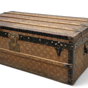 LOUIS VUITTON, Malle de voyage en toile monogrammée
