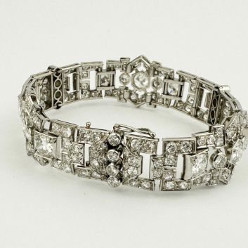 Bracelet articulé en platine (850e) composé de maillons géométriques et diamants