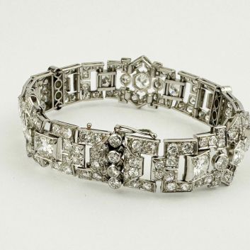 Bracelet articulé en platine (850e) composé de maillons géométriques et diamants