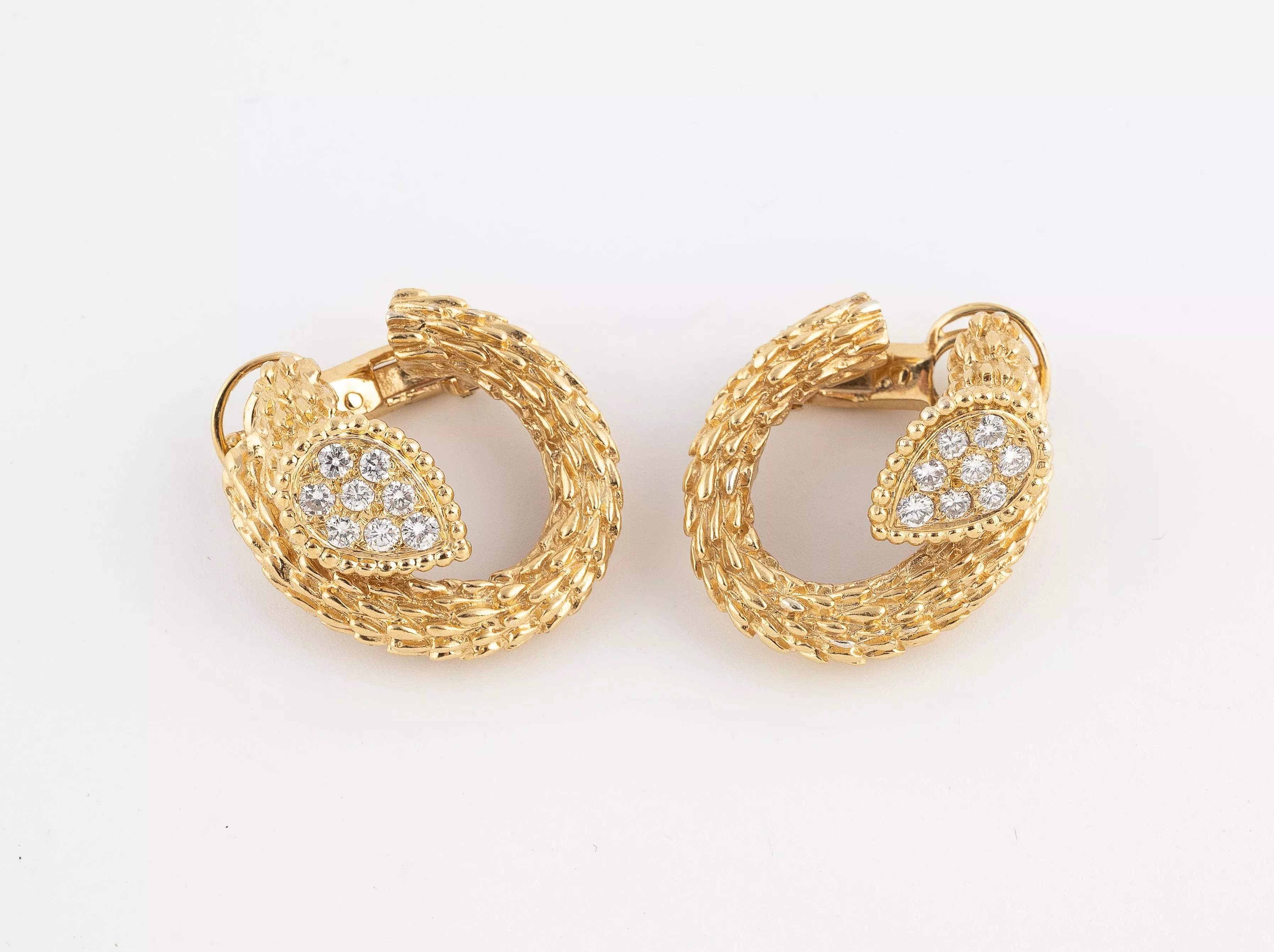 Boucheron, boucles d'oreille en or mod&egrave;le Serpent Boh&egrave;me