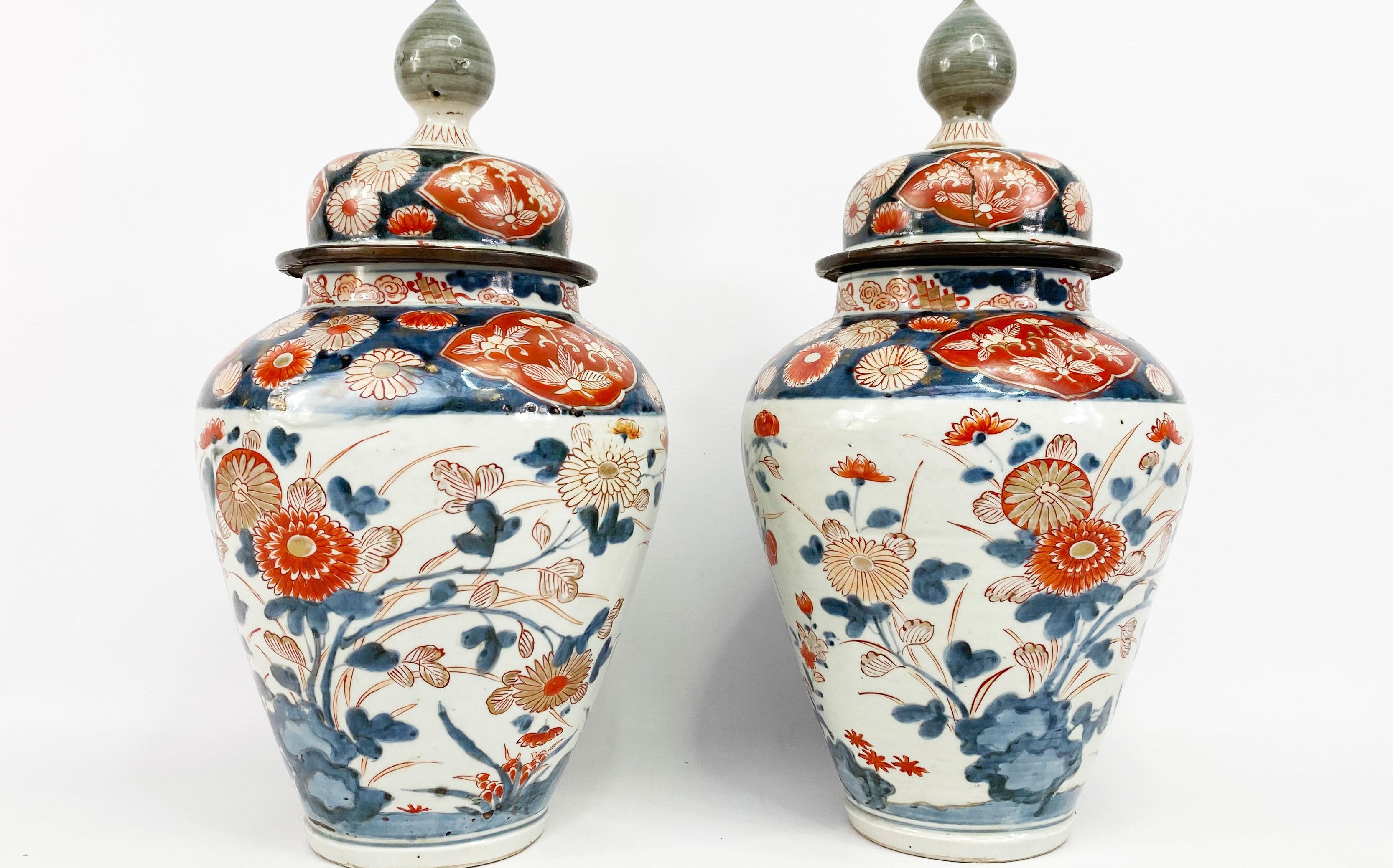 Potiches Imari en porcelaine