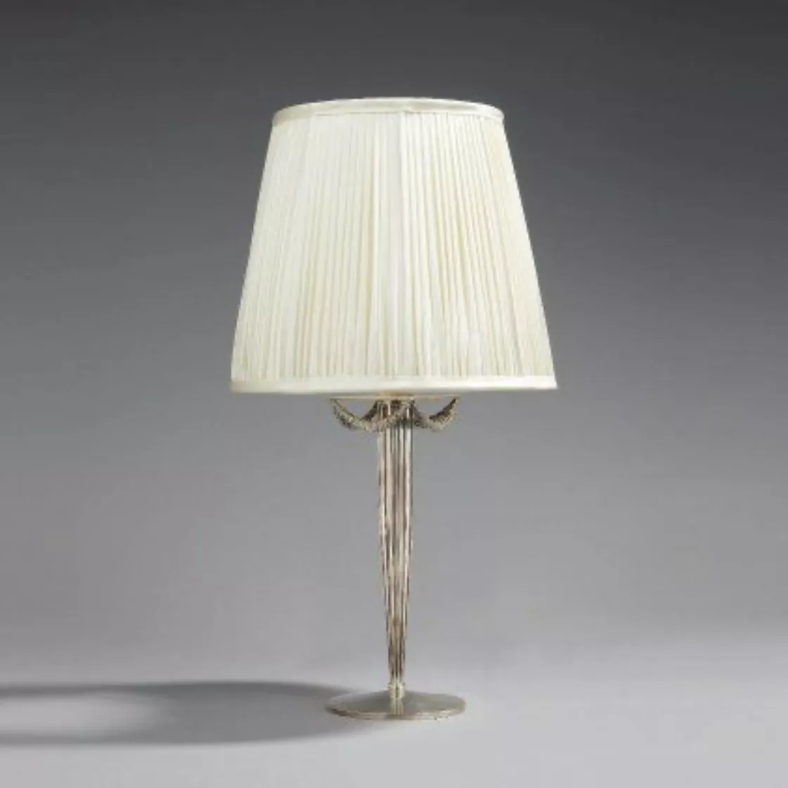 Paul Iribe, lampe &agrave; poser